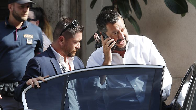 Alle in Rom warten auf sein Kommando: Salvini fordert Neuwahlen für Italien.