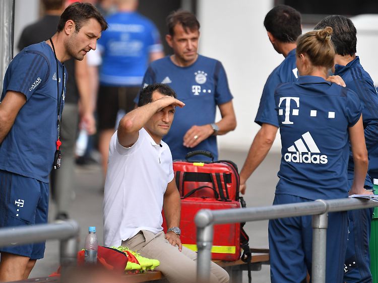 Wo isser denn, der Neuzugang? Hasan Salihamidzic vermutet ihn am Horizont.