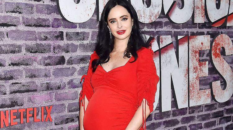 Krysten Ritter hochschwanger bei der "Jessica Jones"-Staffelpremiere.