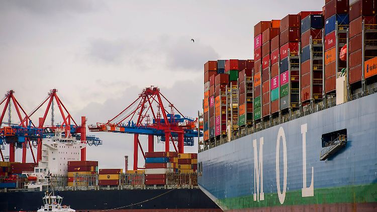 Besonders stark gingen im Juni die Exporte in Länder außerhalb der EU zurück.