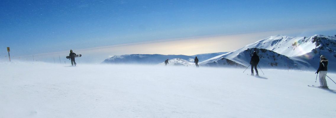 Einmal Innehalten: Vom Pico de Veleta schweift der Blick über das nahe Mittelmeer.