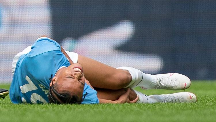 Seit dem 4. August 2019 hat Sané nicht mehr Fußball spielen können. Er laboriert an einem Kreuzbandriss.