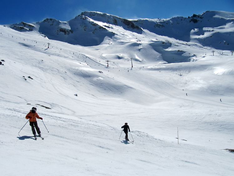 Viel Platz zum Carven: Das Tal Laguna de las Yeguas ist der höchste und ursprünglichste Teil des spanischen Skigebietes Sierra Nevada.