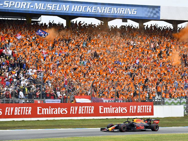 Zum vielleicht letzten Mal fuhr die Formel 1 in diesem Jahr in Hockenheim. Die Zukunft des Großen Preises von Deutschland ist ungewiss, auch wenn für Sieger Max Verstappen zahlreiche Fans aus den Niederlanden anreisten.