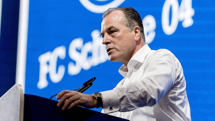 Clemens Tönnies lässt sein Amt als Aufsichtsratsvorsitzender des FC Schalke 04 für drei Monate ruhen.