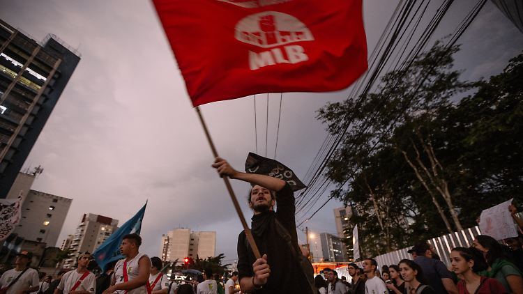 Demonstranten in Sao Paulo protestierten schon im Mai  gegen die Bildungspolitik der Regierung Bolsonaro