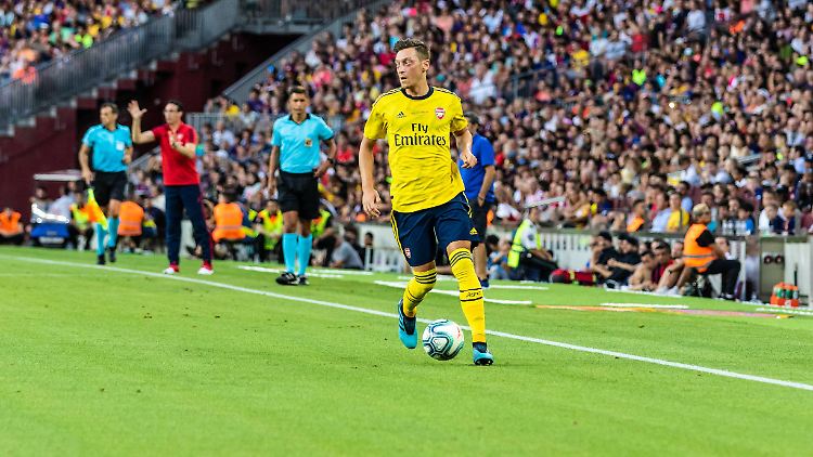Mesut Özil fehlt dem FC Arsenal beim Saisonauftakt gegen Newcastle United.