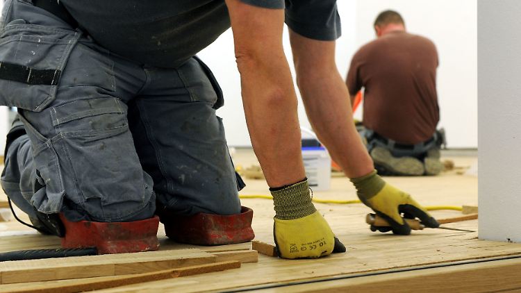 Nach Bodenlegern müssen Arbeitgeber im Schnitt 185 Tage lang suchen.