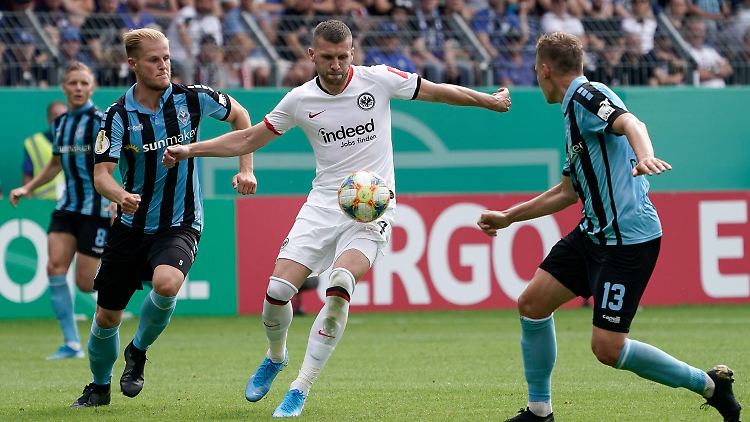 Ante Rebic erlöst die Eintracht mit einem Doppelpack.