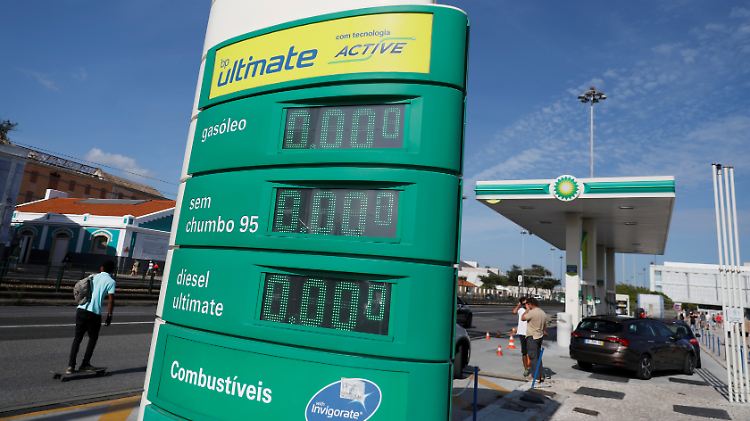 Viele Pkw-Fahrer in Portugal können nur abwarten und Galao trinken.