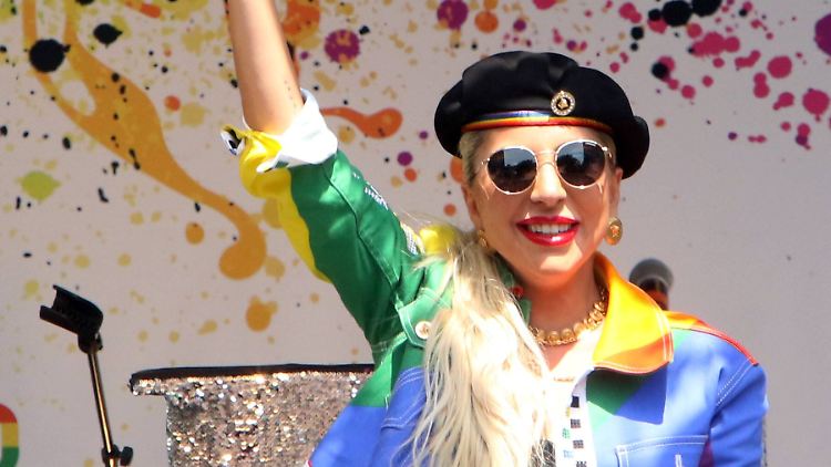 Lady Gaga will den Hinterbliebenen der Anschlagsopfer in drei US-Städten neue Hoffnung spenden.