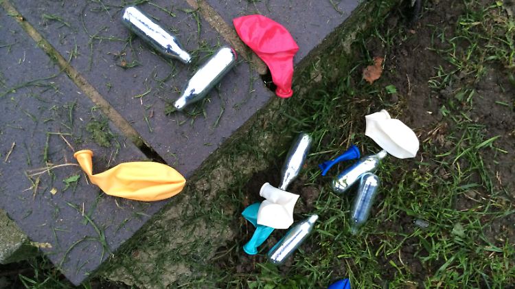 Laut dem niederländischen Sucht-Bericht hat jeder fünfte Jugendliche zwischen 20 und 24 Jahren schon Lachgas inhaliert.