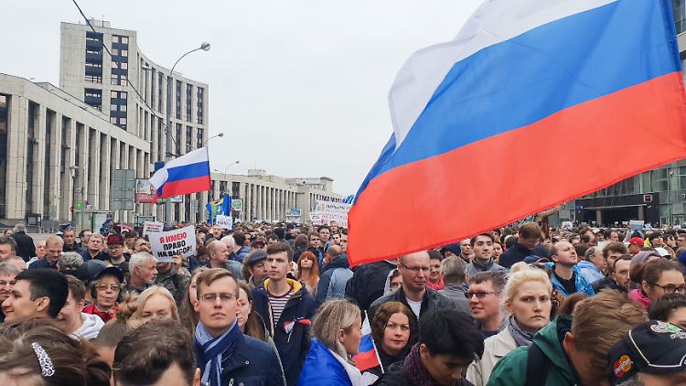 In den russischen Medien wird auch über die Herkunft der Demonstranten gestritten.