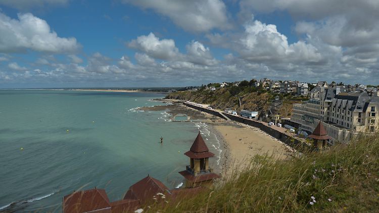 Die Küste der Normandie ist ein beliebtes Urlaubsziel.