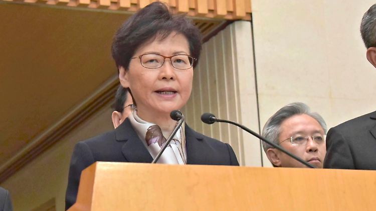 Carrie Lam stellt sich hinter Hongkongs Sicherheitskräfte.