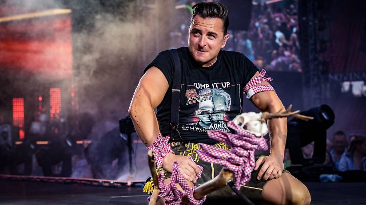 Seine Erkrankung zwingt ihn in die Knie: Andreas Gabalier.