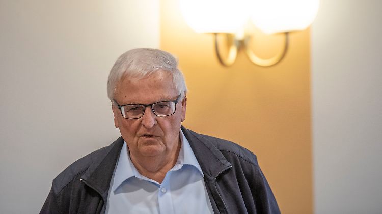 Attacke: Theo Zwanziger.