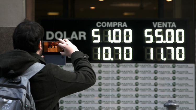 Der argentinische Peso verliert kräftig an Wert.