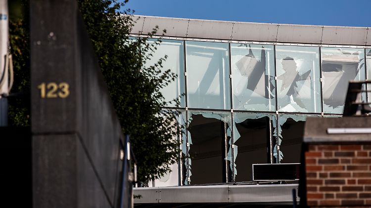 Die Explosion hat am Gebäude sichtbare Spuren hinterlassen. 