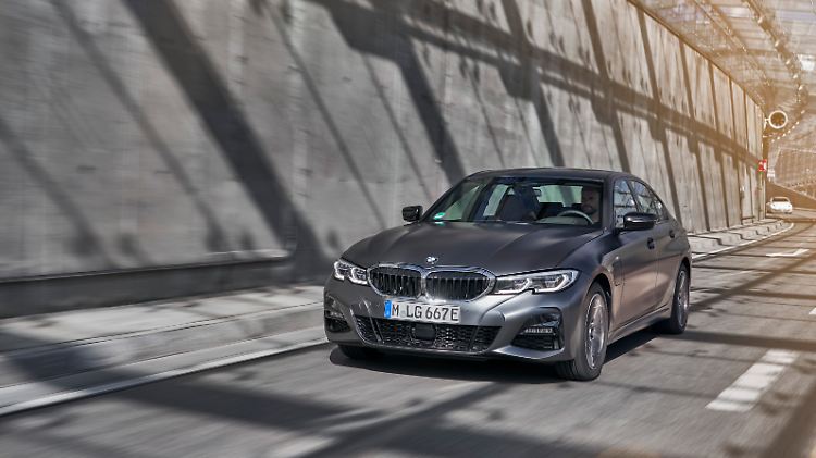 Mindestens 51.550 Euro soll der BMW 330e kosten. Allerdings lassen sich hier noch 3000 Euro Umwelt-Prämie abziehen.