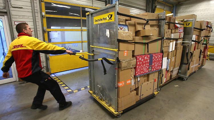 Ausgelastet: Viele Dienstleister wie etwa die Paketdienste arbeiten an ihrer Kapazitätsgrenze. Sie können die Schwäche der Industrie nicht kurzfristig ausgleichen.