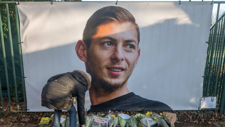 Sala hatte bereits bei Cardiff unterschrieben.
