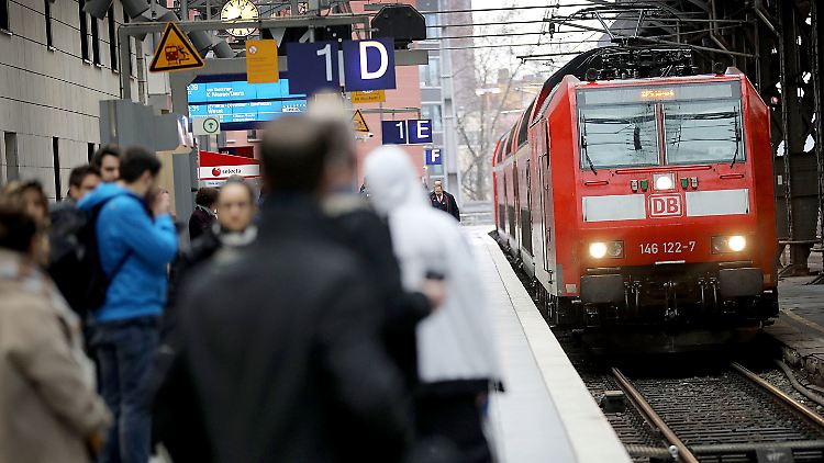 Linken-Chef Riexinger träumt zumindest im Nahverkehr von der klassenlosen Gesellschaft.