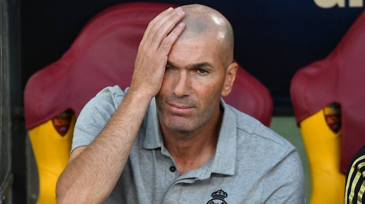 Der Starflüsterer Zinedine Zidane wirkt derzeit nicht so, als hätte die sportliche Lage bei Real Madrid unter Kontrolle.