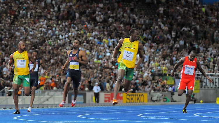 Überlegener Sieg: Usain Bolt läuft nur gegen die Uhr.