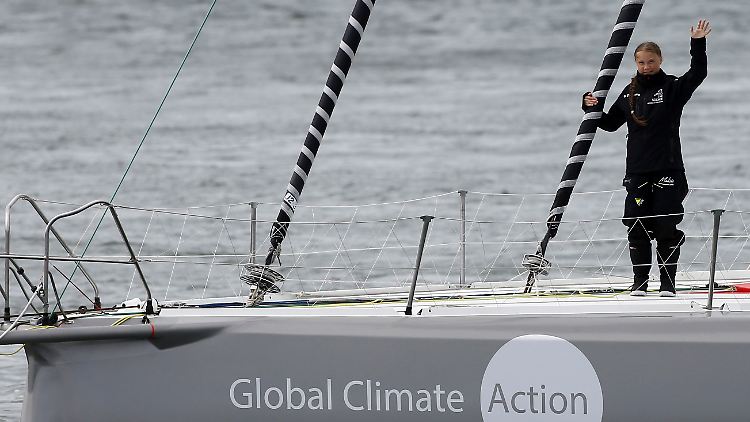 Thunberg legte am Mittwoch in Plymouth ab - vor ihr liegt eine zweiwöchige Tour über den Atlantik.