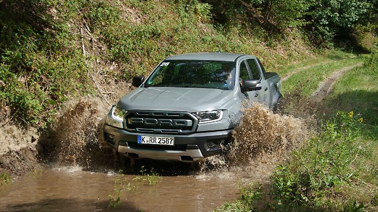 Der Ford Ranger geht als Raptor noch souveräner durchs Gelände.