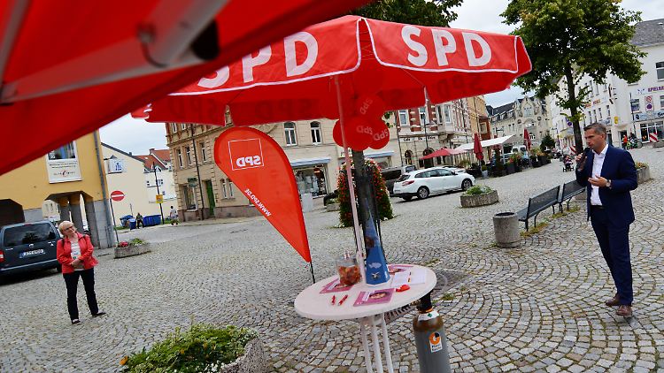 Martin Dulig auf dem Marktplatz in Limbach-Oberfrohna