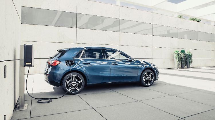 Mit A- und B-Klasse als Plug-in-Hybride elektrifiziert Mercedes jetzt auch seine Kompakten.