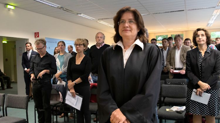 Will Gleichberechtigung erstreiten: Die Mutter und Anwältin der neunjährigen Klägerin vor Gericht. 