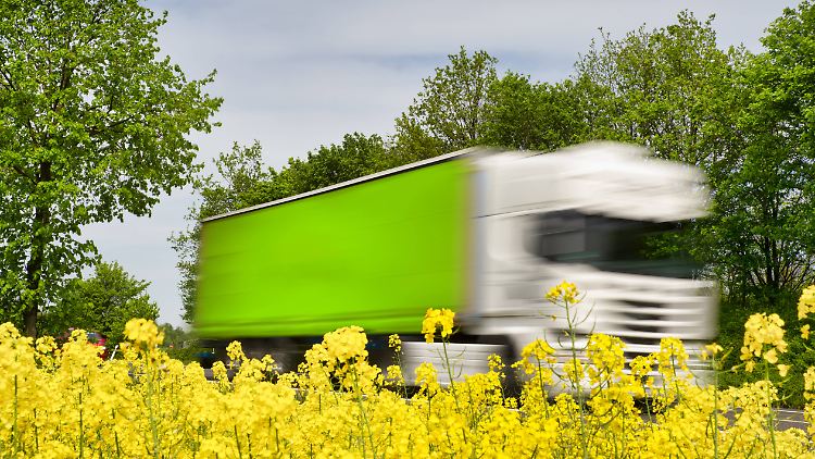Bisher gilt die Lkw-Maut nur auf Bundesstraßen und Autobahnen.