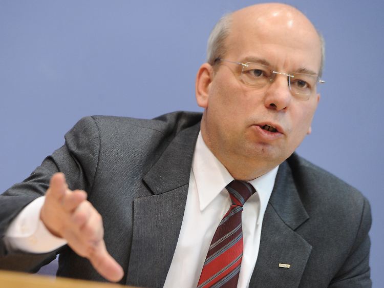 Rainer Wendt warnt vor einer "Super-Polizei", die "die Länderkollegen zur Seite drängt".
