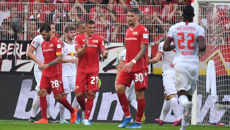 Und schon wieder ein Tor für Rasenballsport.