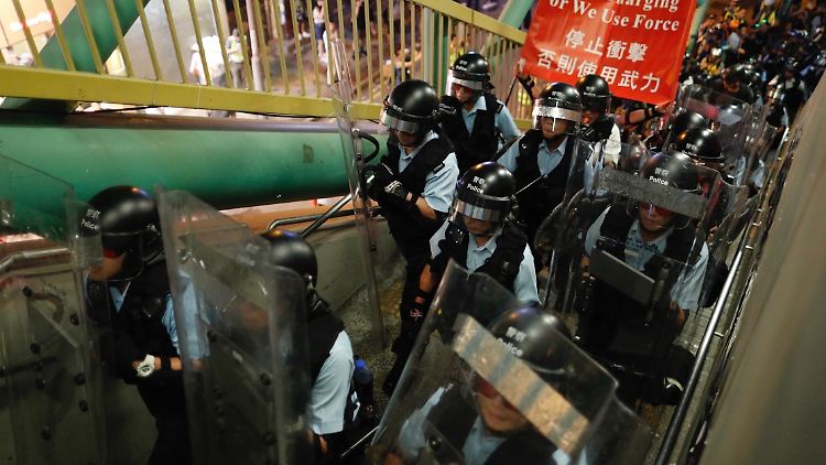 In den vergangenen Wochen kam es in Hongkong bereits zu gewalttätigen Auseinandersetzungen zwischen Polizisten und Demonstranten.