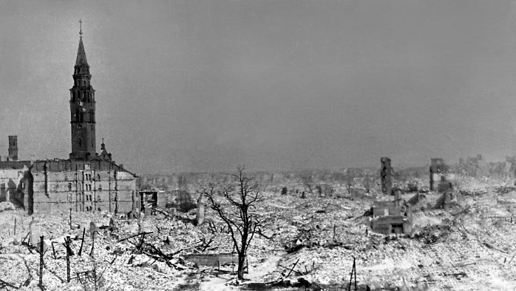 Blick auf das zerstörte Warschau am 30. November 1944. Es steht so gut wie nichts mehr.