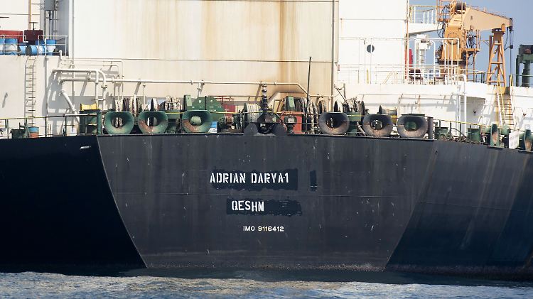 Der wochenlang festgehaltene Öltanker darf nun wieder Fahrt aufnehmen. Das Schiff heißt nun nicht mehr "Grace 1", sondern "Adrian Darya-1".