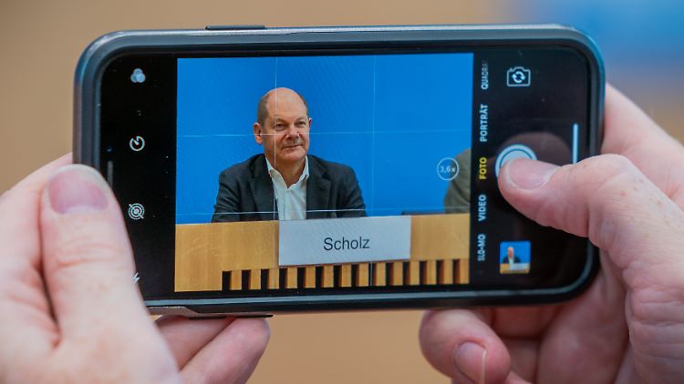 Bundesfinanzminister Olaf Scholz spricht beim Tag der offenen Tür der Bundesregierung im Haus der Bundespressekonferenz.