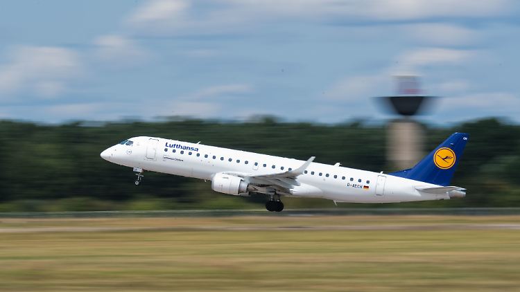 Für einen Flug von Hamburg nach Frankfurt ergäbe sich ein Aufpreis von etwa 45 Euro.