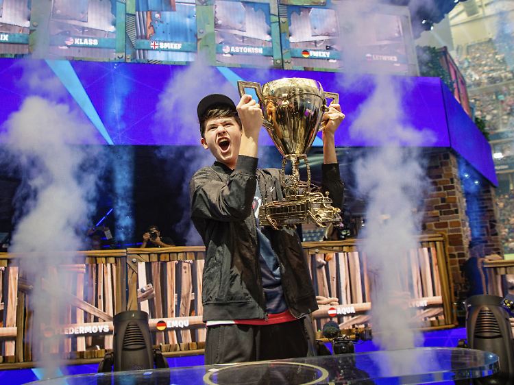 Fortnite-Weltmeister Kyle Gierrsdorf wurde für seinen Titel mit drei Millionen Dollar belohnt.