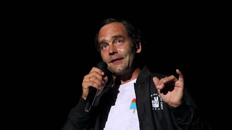 "Aki" Bosse kann verstehen, wenn Künstler Musik und Politik nicht vermischen wollen.