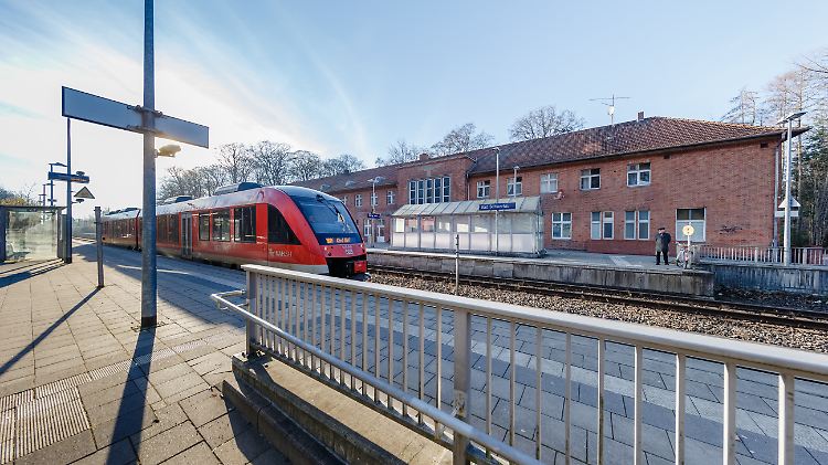 Regelmäßige Zugverbindungen in ländlichen Regionen reichen den Grünen nicht.