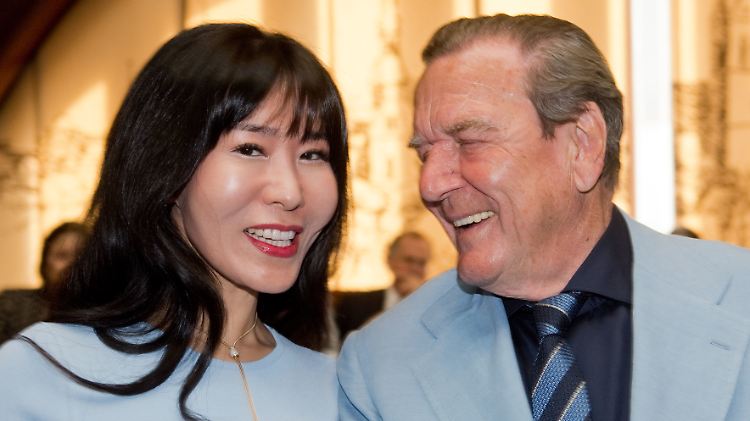 Gerhard Schröder und Soyeon Schröder-Kim lernten sich kennen, als beide noch mit anderen Partnern verheiratet waren.