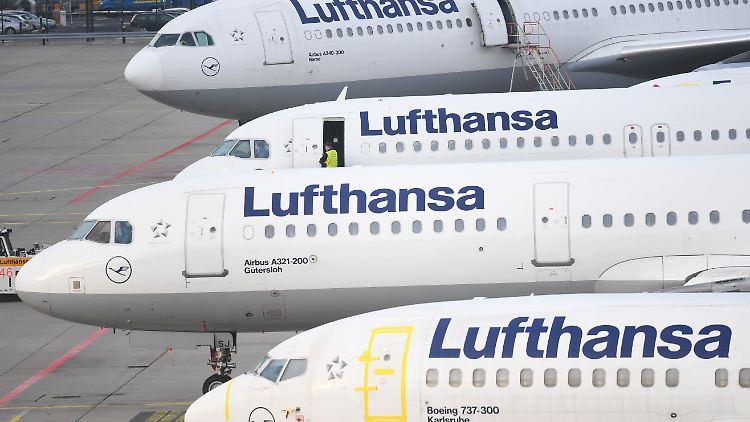 Lufthansa nimmt alle zwei Wochen ein neues Flugzeug in Betrieb.