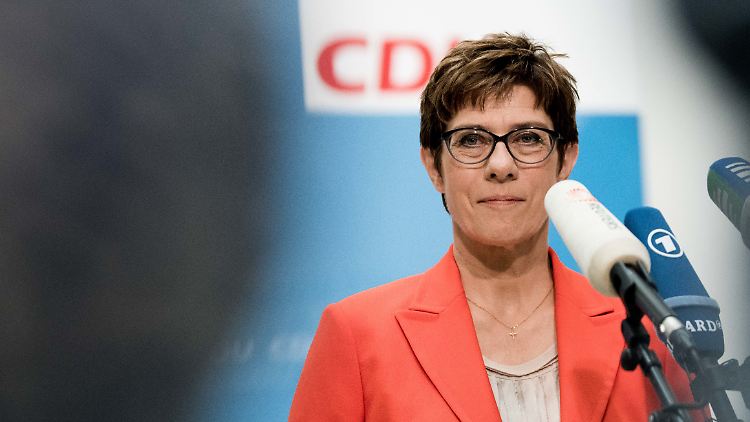 Die Debatte um Maaßen ist AKKs zweite Krise nach dem Streit ums Rezo-Video.