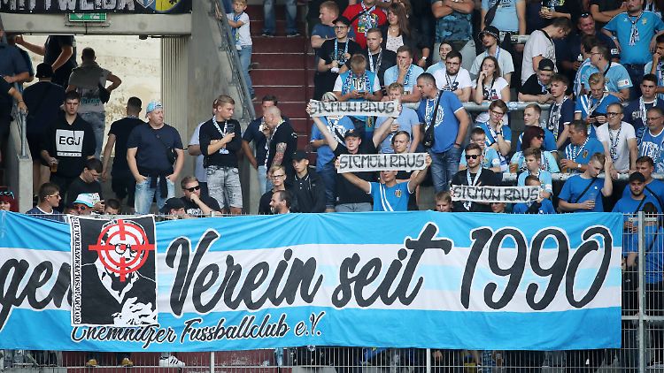 Die Fans des Chemnitzer FC wollen Insolvenzverwalter Klaus Siemon aus dem Verein haben.