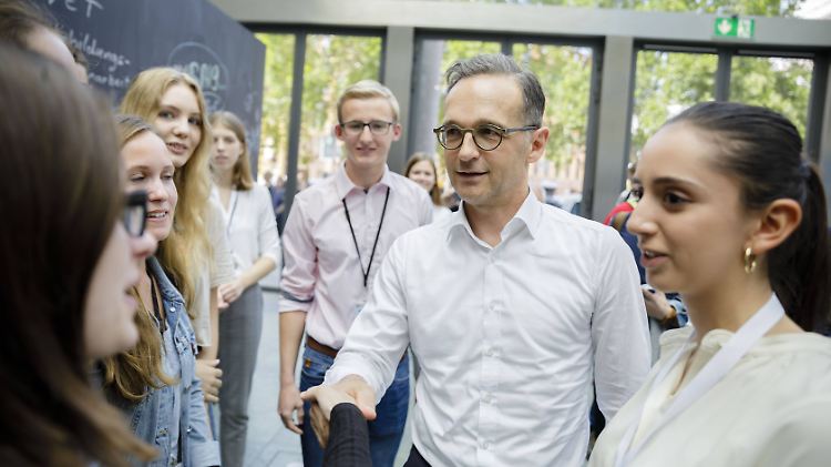 So ein Handschlag mit freundlich gesinnten Menschen ist kein Problem für den Außenminister - der mit Trump ging Unentschieden aus, sagte Maas nun.
